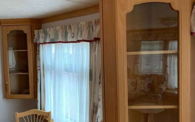 Lovely Semi-rural Caravan & Hot Tub - Sleeps Fam 6