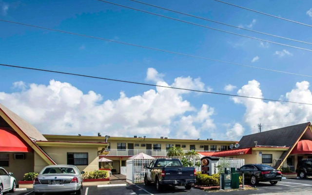 Fort Lauderdale Gardens Inn & Suites