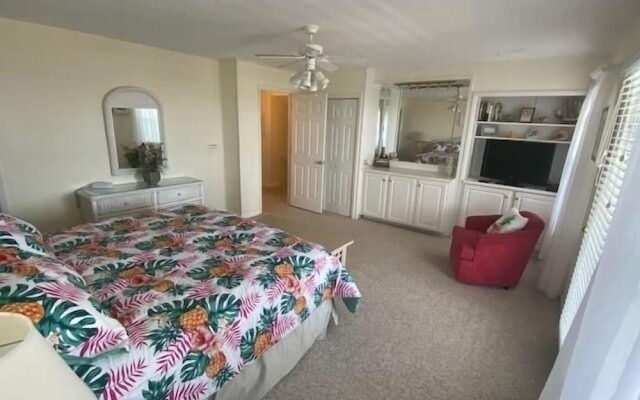 Due South - 5 Br Home