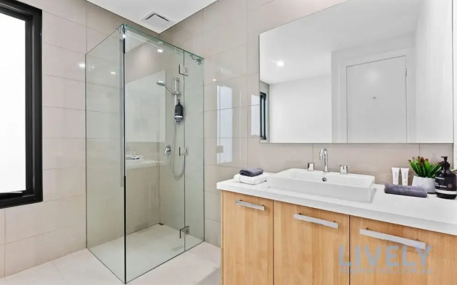 The Ocean s Edge Luxury Entertainer With Views