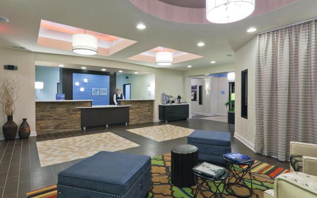 Holiday Inn Express Hotel & Suites Fulton by IHG