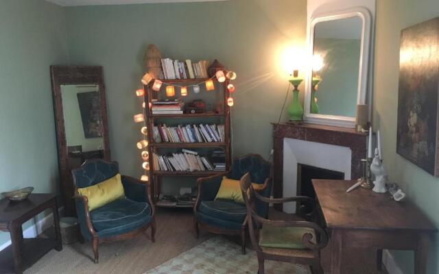 Chez Alice,Simplicite Et Petite Piscine