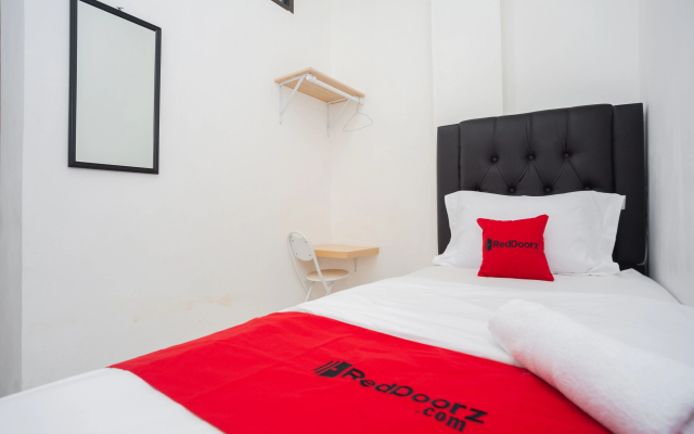 RedDoorz @ Jalan Bangau Palembang - Hotel in Palembang - Photo 4