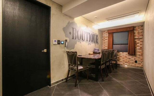 Hotel 2.4