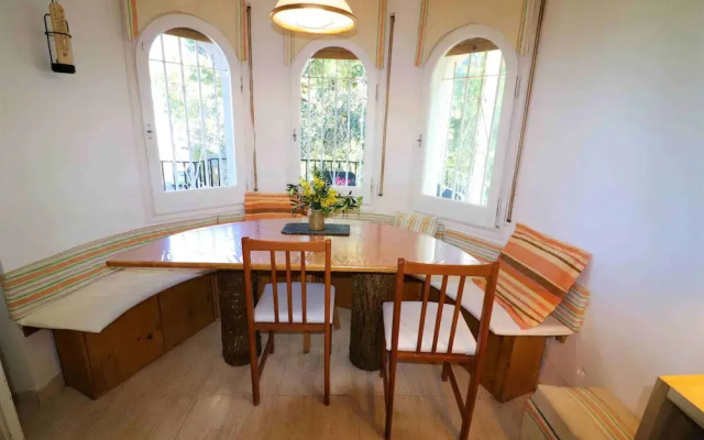 Spacious Apt. With Barbecue in Roses