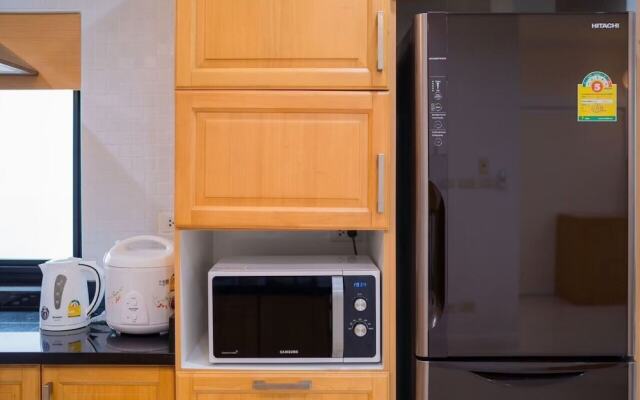 Natcha Pool Villa by Warin