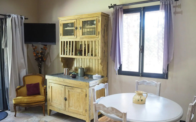 Stone House Near Chateauneuf-du-pape Vineyards