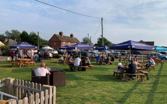 The Queens At Horton