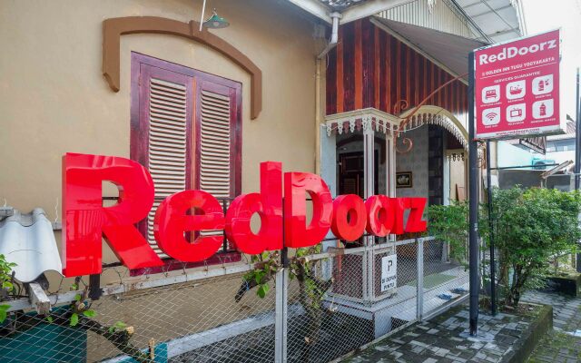 RedDoorz @ Golden Inn Tugu Yogyakarta