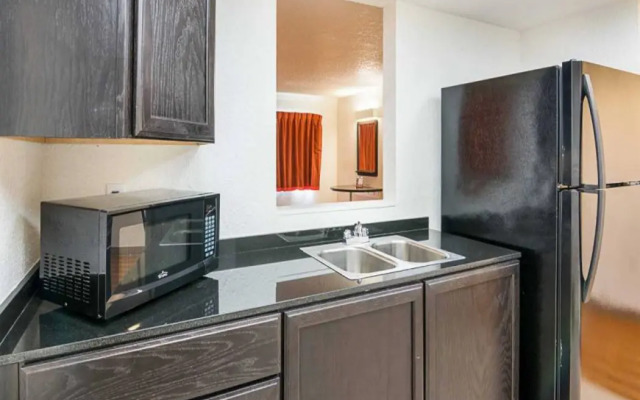 Motel 6 Tampa, FL - Fairgrounds