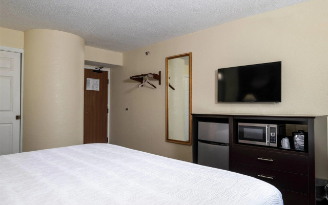 Baymont Inn & Suites by Wyndham Mukwonago