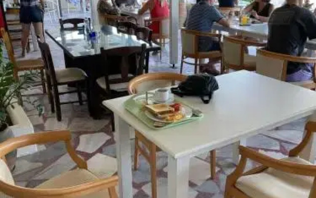 Alexander Beach Hotel