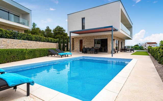 Beautiful Home in Tribunj With Wifi and 4 Bedrooms