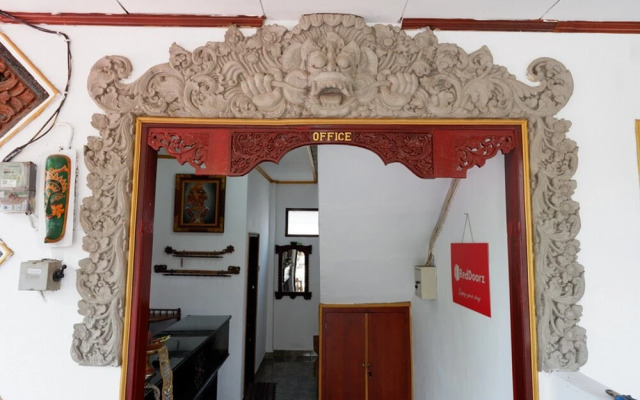 RedDoorz near Mayura Park Lombok 2