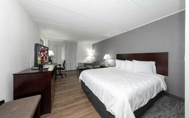 Red Roof Inn PLUS+ Newark Liberty Airport - Carteret