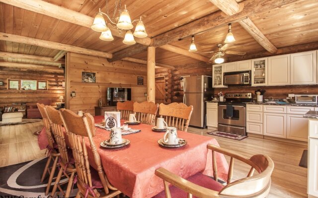 Whispering Winds Apartment 3 NW Comfy Cabins