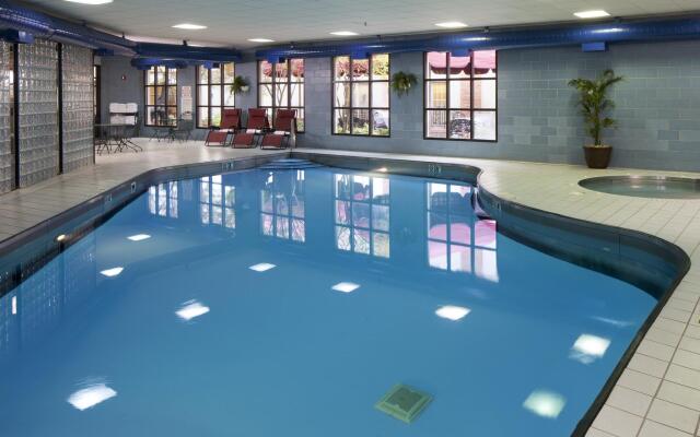 DoubleTree by Hilton Hotel Bloomington