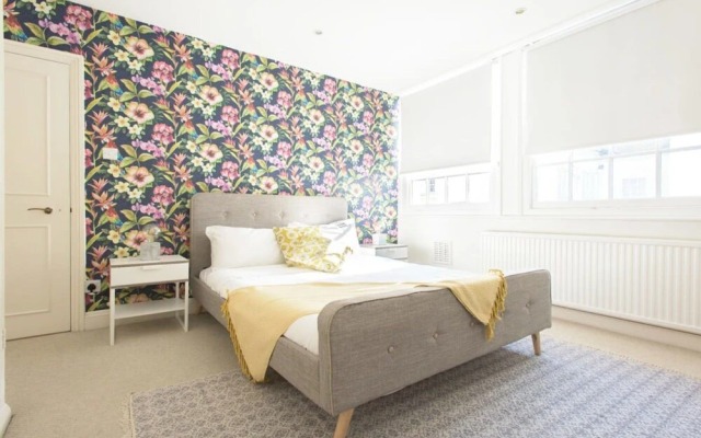 The Harrods Mews Modern 4Bdr Mews Home With Terrace