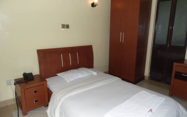 Raya Hotel