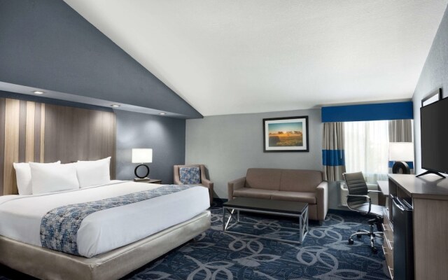 Baymont Inn & Suites Shawnee