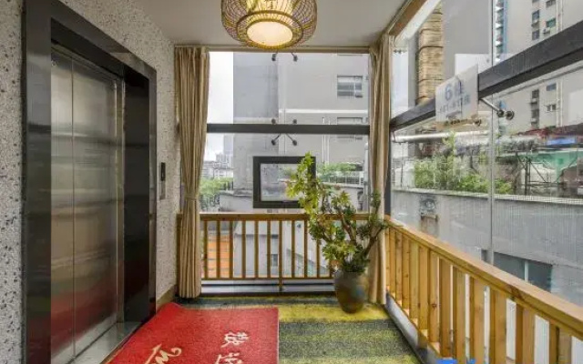 Cloud Gathering Hotel (Chenzhou Wuling Square Chenzhou Station Store)