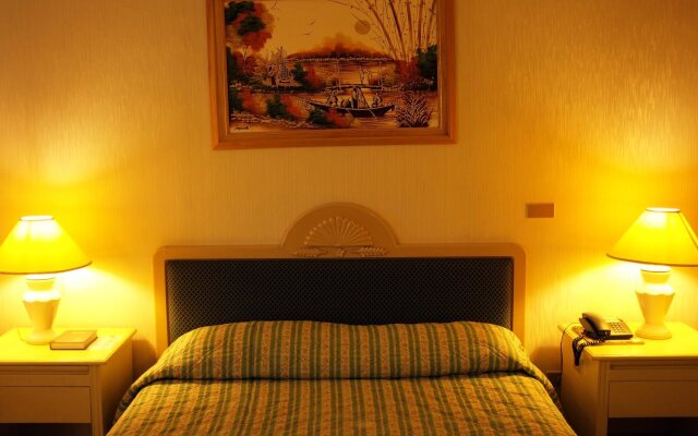 Orange Grove Hotel