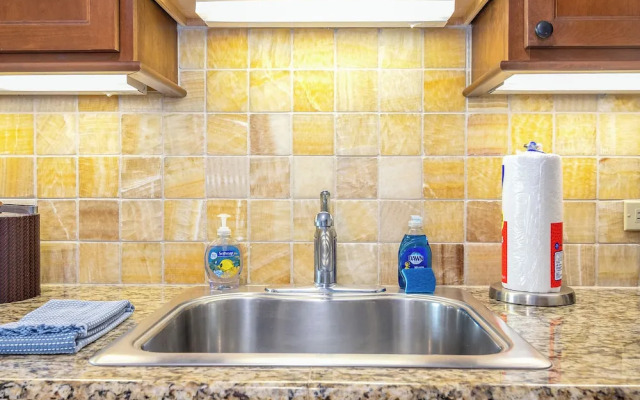 Luana Waikiki by Tropical Escapes Realty