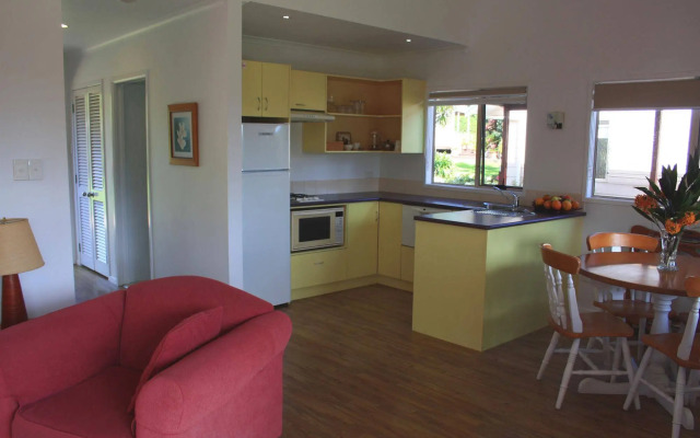 Poinciana Cottages