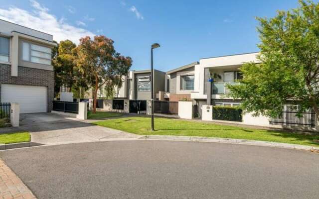 La Trobe Uni  3B townhouse  Bundoora