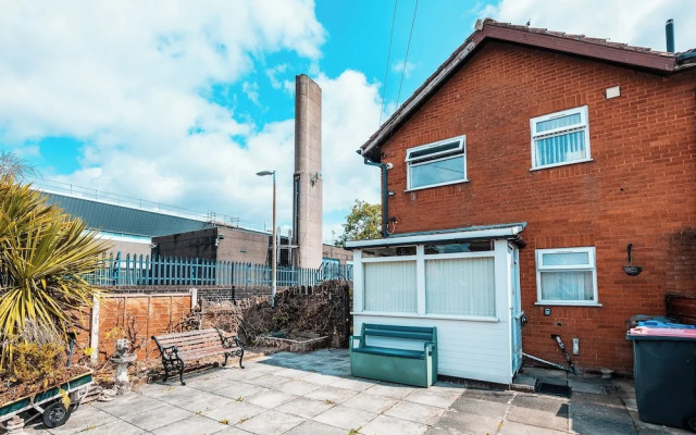 3-bed City Retreat - Sleeps 7, Garden & Parking