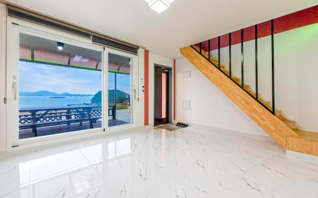 Namhae Modern Spa Pension