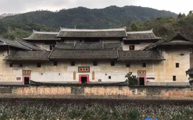 Longyan Tulou Kangnong Inn