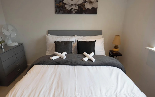 Beckton Docklands - 1 Bedroom - Sleeps 4 - Wifi