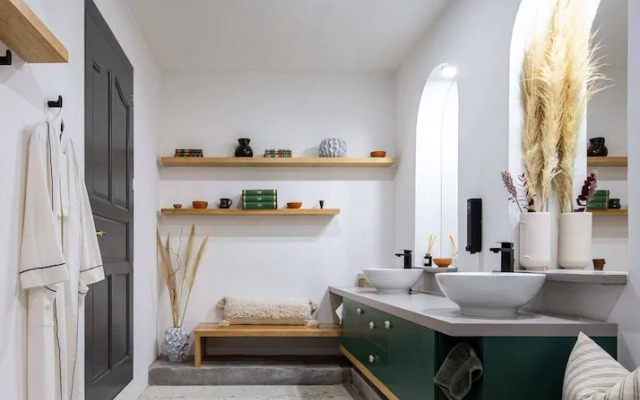 Sleeps 9 Outdoor Space Pingpong Table in Villa