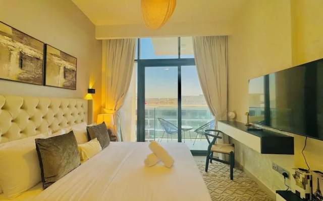 Venduras - Chic Studio in Azizi Riviera