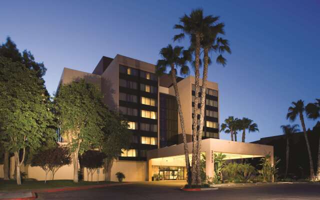 DoubleTree by Hilton Fresno Convention Center