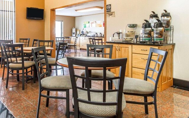 AmericInn by Wyndham Reedsburg