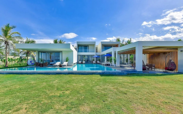 Stunning Beachfront 6br Villa W Largest Pool
