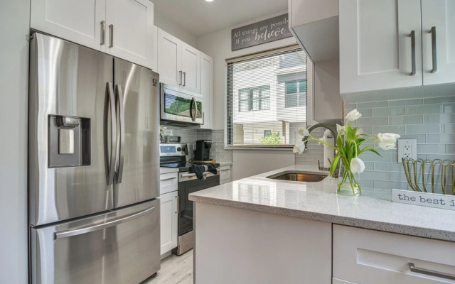 Modern Tampa Townhome Near Midtown WFH Friendly