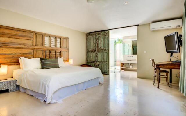 Puerto Aventuras Villa Sleeps 10 with Pool