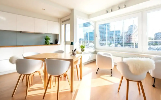 Apartment With a View of the Marina