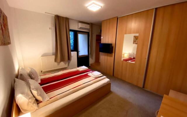 Cristi's Rooms - Pensiune