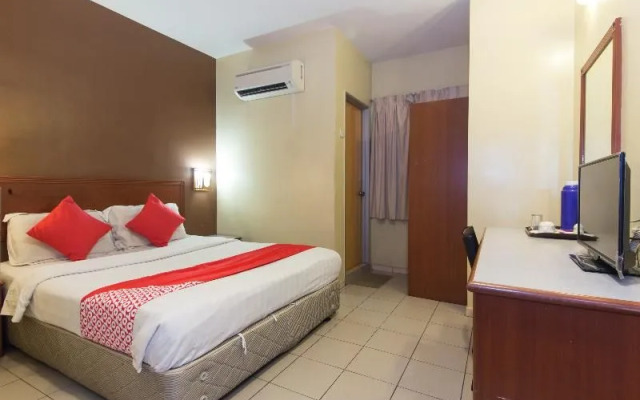 OYO 447 Comfort Hotel Meru