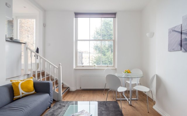 Bright 2BR Flat With Terrace Near Earls Court st