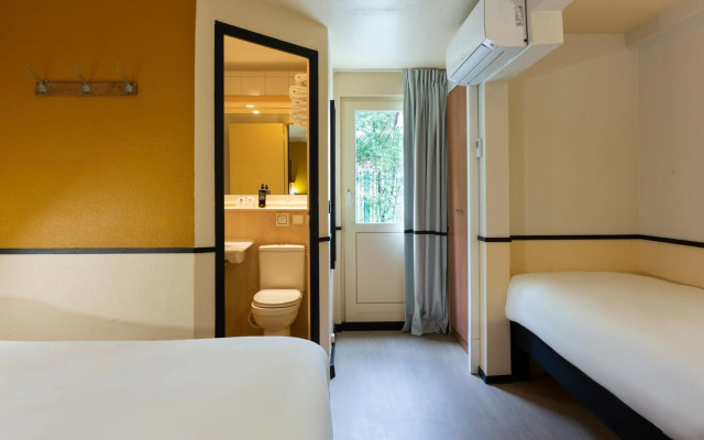 greet Hotel Villeneuve La Garenne