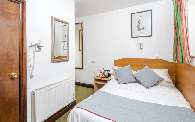 OYO Abbey Hotel, London Shepherd's Bush Market