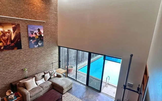 Poolside Comfort in Montrose