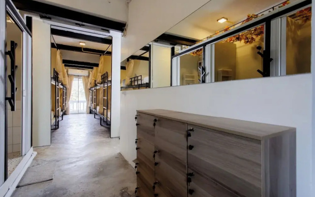 Nomad Plus Life Hostel Pattaya