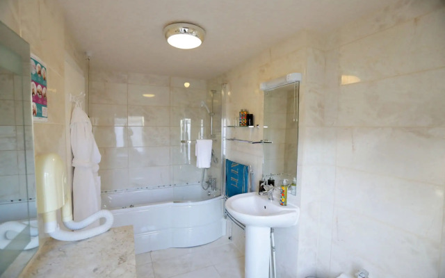 Bryn Woodlands House