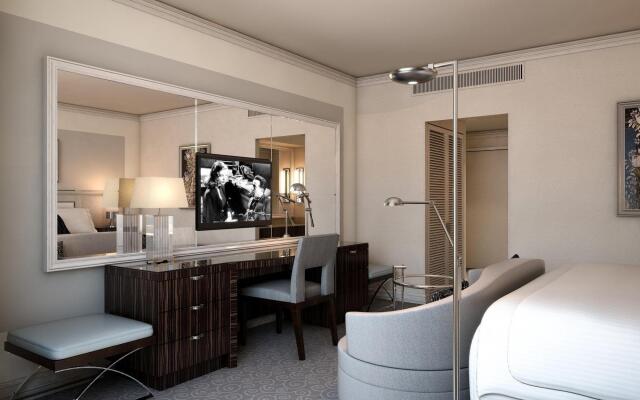 Vogue Hotel Montreal Downtown, Curio Collection by Hilton